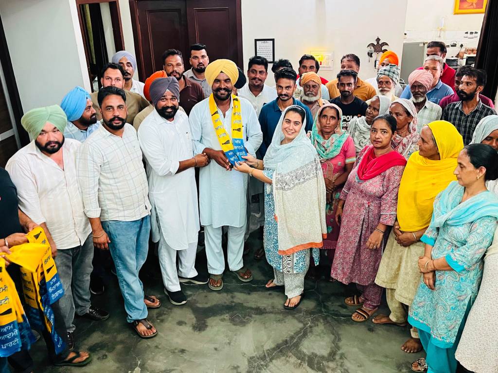 Senior Akali Leader Jagwinder Singh Dehlewal Joins Aam Aadmi Party Along With Associates and Family